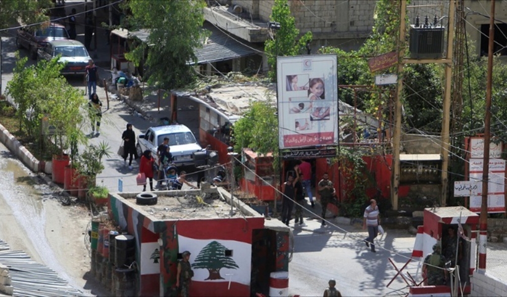 قوات الأمن الفلسطيني تسلّم الدفعة الخامسة من السلاح الثقيل في عين الحلوة