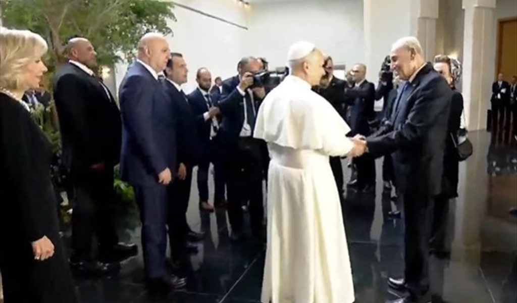 الرؤساء الثلاثة يودعون البابا لاوون الرابع عشر في مطار بيروت