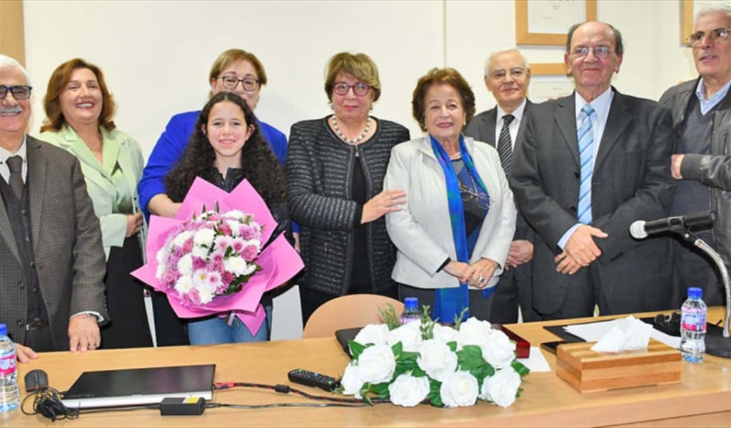 الدكتورة كيال تتوسط مكرميها