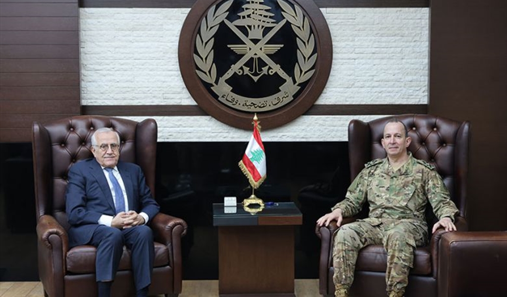 قائد الجيش مع الرئيس سليمان