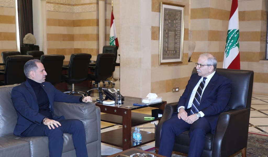 الرئيس سلام مستقبلاً النائب الجميّل