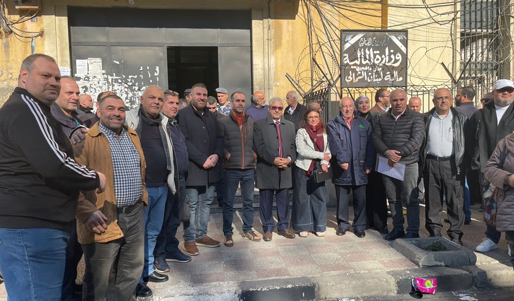 روابط التعليم الرسمي في الشمال تعتصم أمام مالية طرابلس: للمطالبة بزيادة الرواتب وضمّ التقديمات إلى الأساس