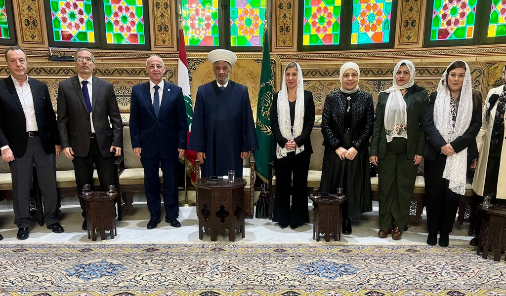 المفتي دريان ومتوسطاً الهيئة الادارية لمتخرجي المقاصد