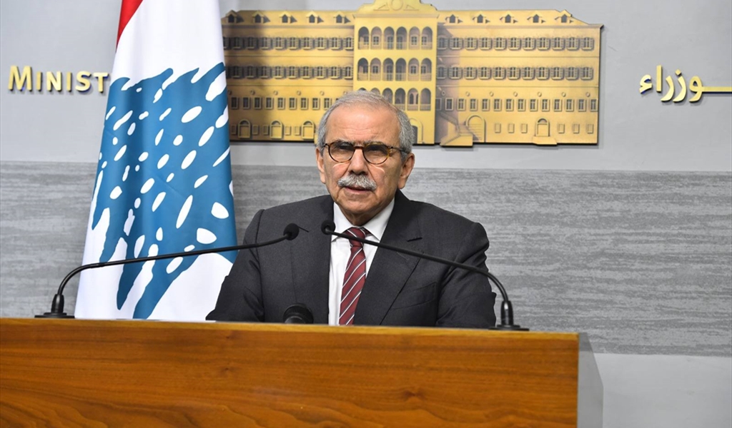 الرئيس سلام يوجِّه كلمة على الهواء من السراي الكبير حول إحالة قانون الفجوة المالية الى المجلس (محمود يوسف)