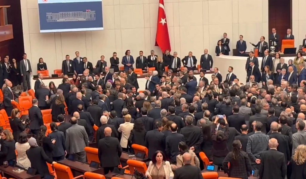 إشكال وتضارب داخل البرلمان