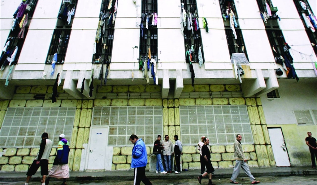 وفد قضائي لبناني إلى دمشق لحلّ أزمة السجناء السوريين