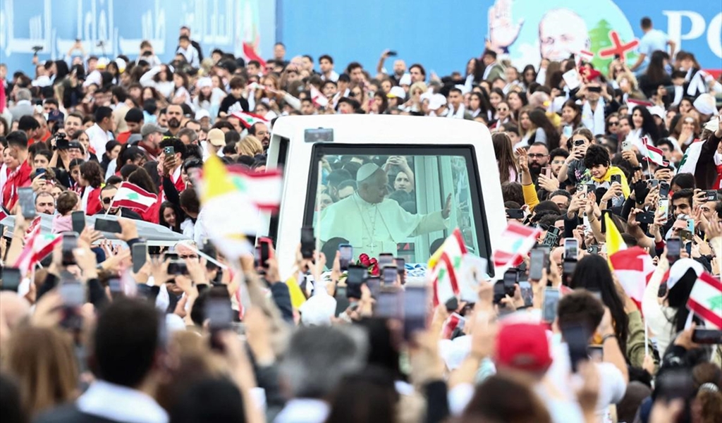 لبنان يُقفل دولته لتُصبح زيارة البابا إليه اختباراً  لعمق أزمته أكثر من وهج طقوس احتفالاته