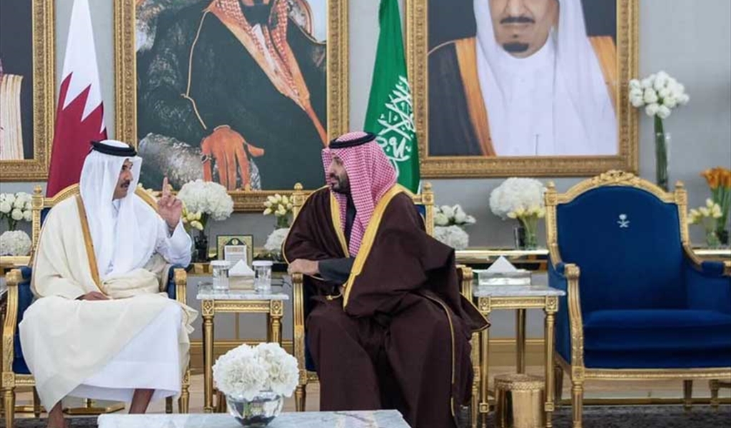 ولي العهد الأمير محمد بن سلمان وأمير قطر خلال جلسة المباحثات في قصر اليمامة بالرياض