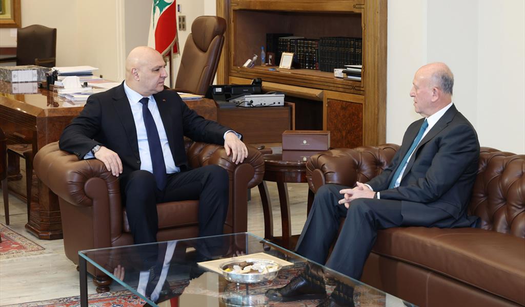 الرئيس عون مجتمعاً مع النائب ريفي