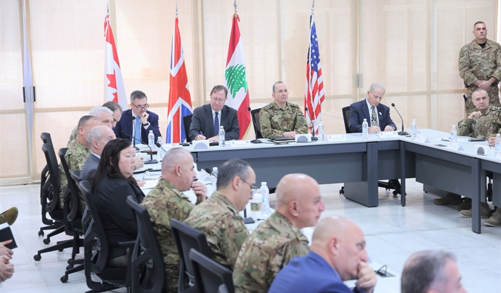 العماد هيكل وسفراء الدول خلال الاجتماع