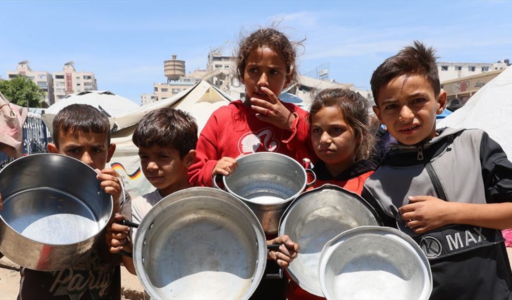 الاحتلال يوقف عمل المنظمات الإنسانية في فلسطين: ترجمة ميدانية لحالة الانهيار شبه الكامل في المنظومة الصحية والخدمية