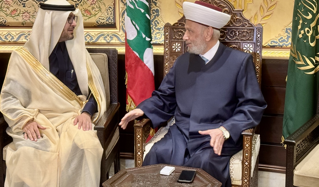 اللقاء بين المفتي دريان والسفير بخاري