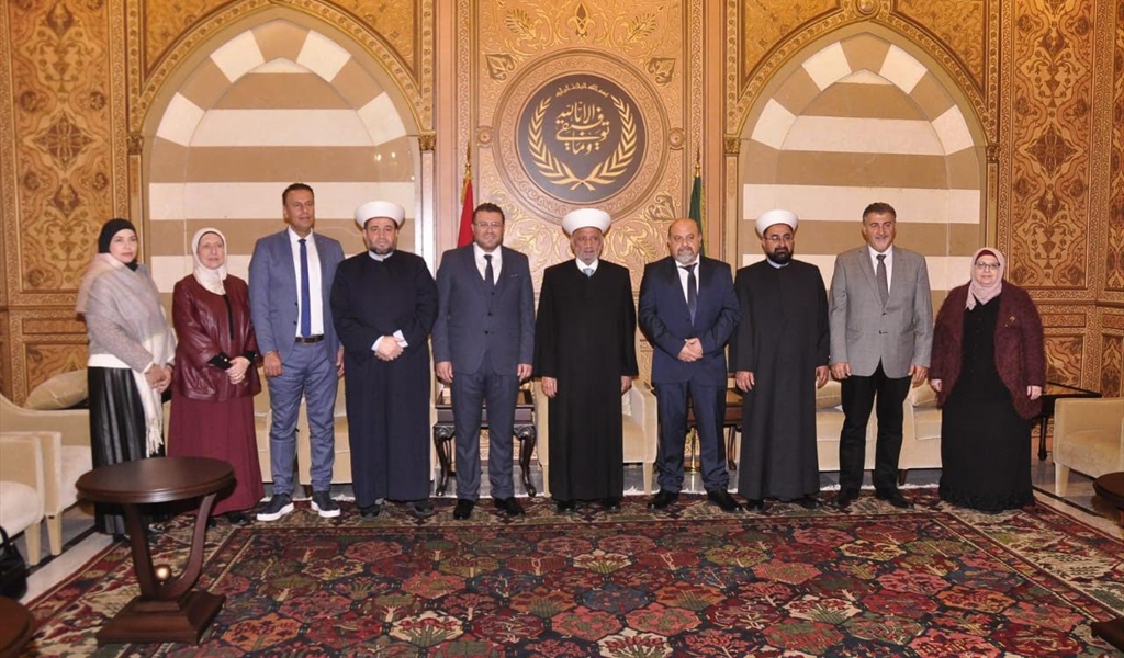 المفتي دريان متوسطاً وفد هيئة رعاية السجناء برئاسة المحامي حسن كشلي (محمود يوسف)