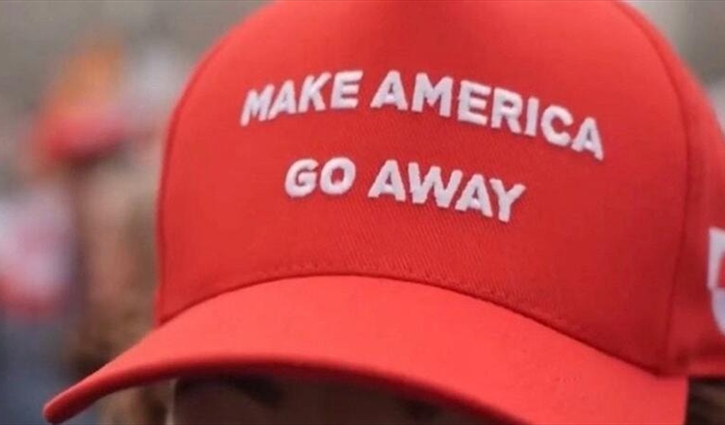 MAGA "عالطريقة الغرينلاندية"... وقبعات ساخرة