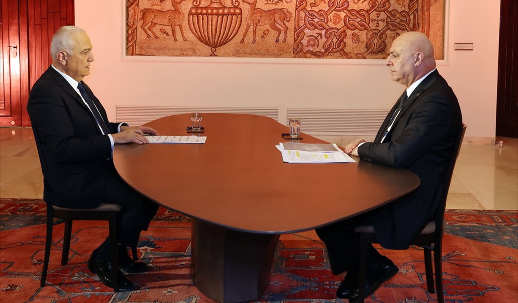 عون لحزب الله: تعقّلوا.. إما في الدولة أو خارجها