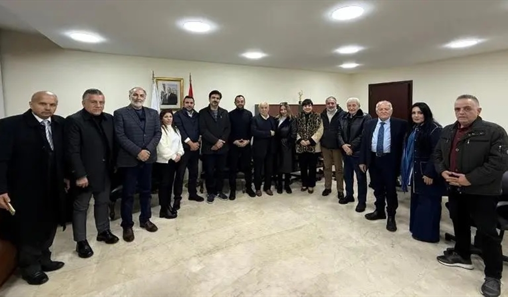 مشاركون في الاجتماع