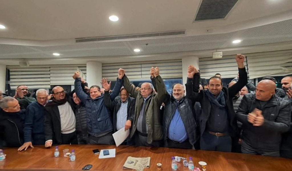 رؤساء الأحزاب العربية في الـ48 بعد التوقيع على وثيقة لإحياء «القائمة المُشتركة»