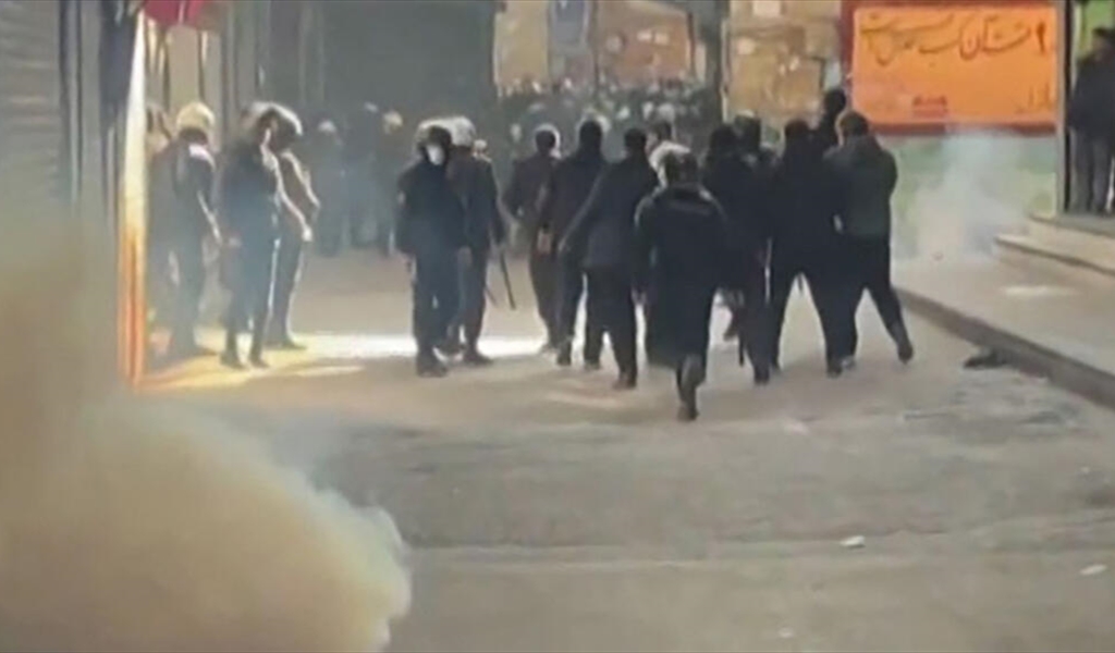 مع تواصل الإحتجاجات...واشنطن تدعو مواطنيها لمغادرة إيران فوراً