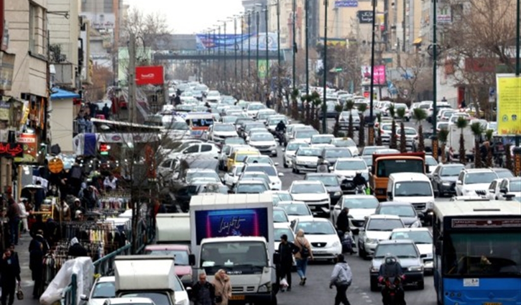 حركة اعتيادية في احد شوارع طهران بعد تراجع احتمال الحرب