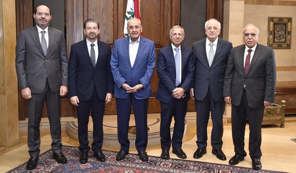 الرئيس بري يتوسط وفد كتلة التوافق الوطني (حسن إبراهيم)