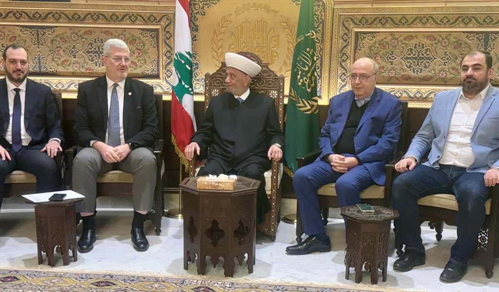 المفتي دريان مستقبلاً وفد جمعية إرادة