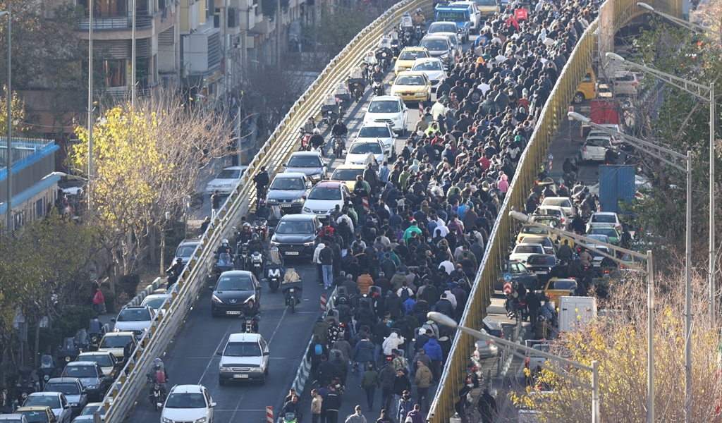 التظاهرات المعيشية متواصلة في طهران