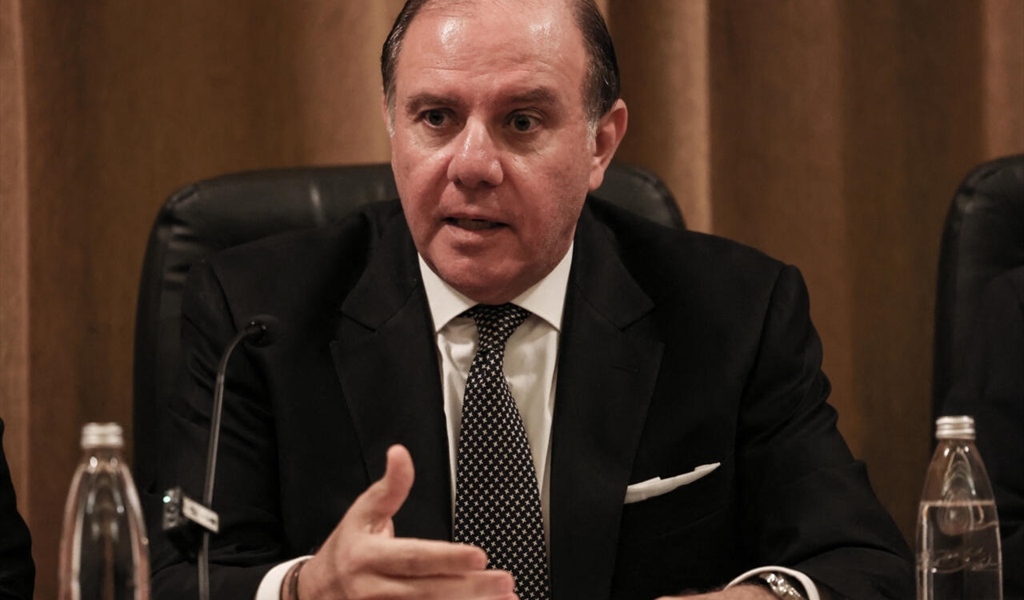 هل يقلب حاكم مصرف لبنان الطاولة على المنظومة؟