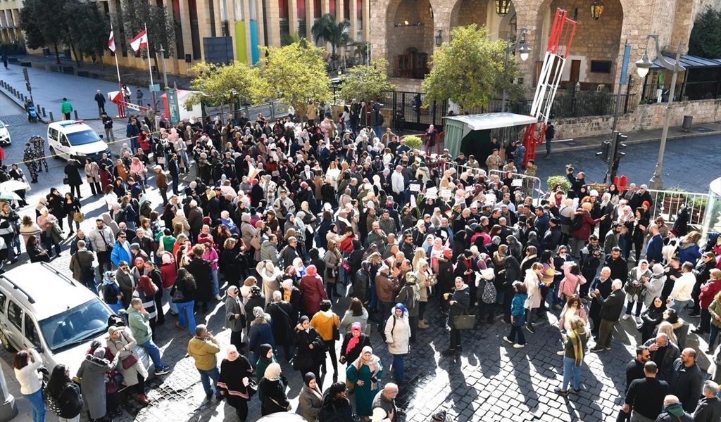 انفجار المواجهة بين القوى الأمنية وجمهور الأساتذة والعسكريين المتقاعدين المطالبين بتحسين رواتبهم (محمود يوسف)