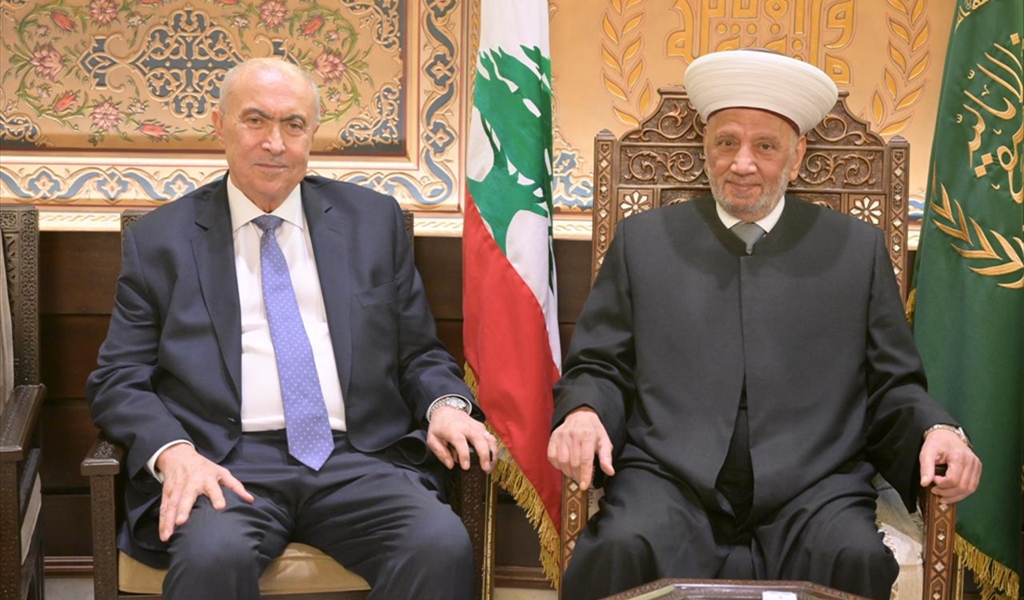 المفتي دريان خلال لقائه النائب مخزومي