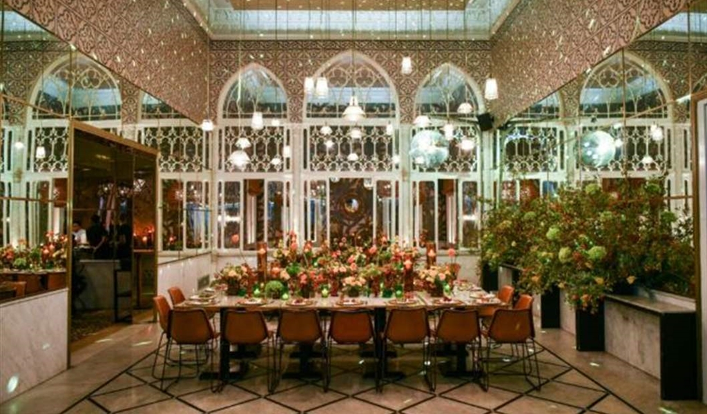 بعد "رقصة العري".. إدارة المطعم توضح!