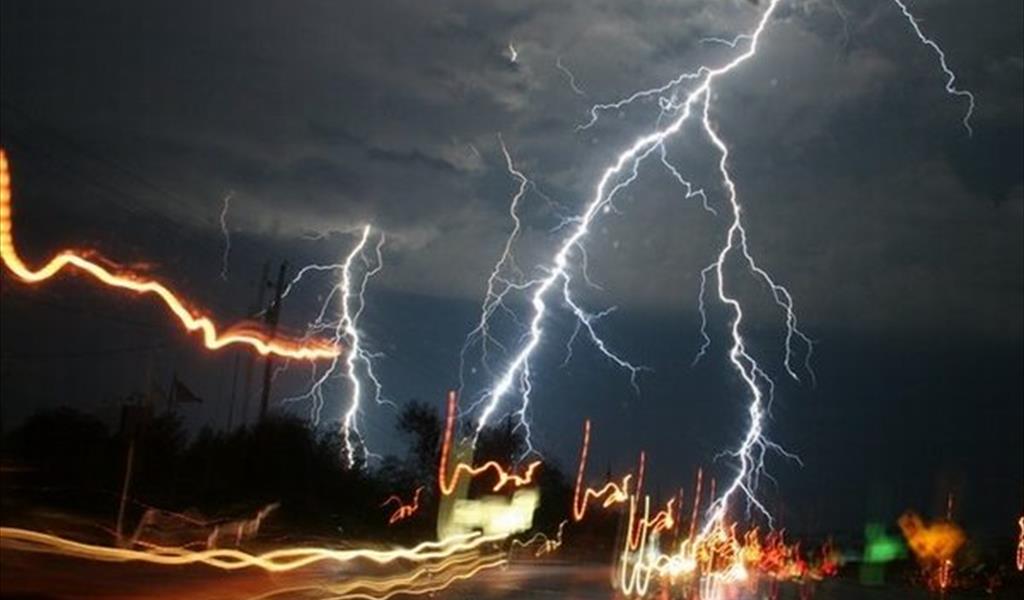 تفسير علمي يكشف سر أشكال البرق العديدة