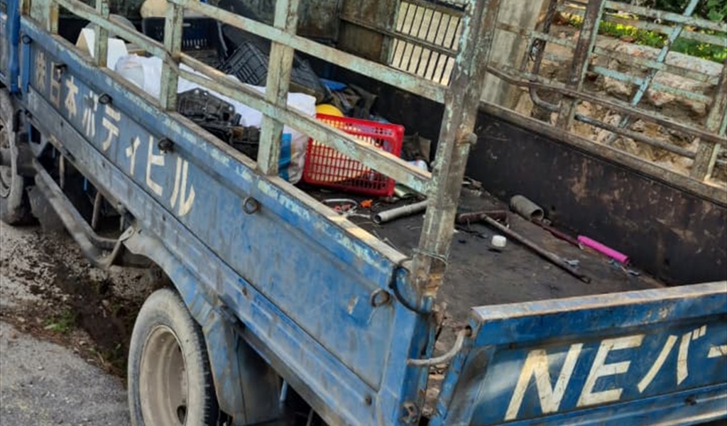 اصابات جراء الغارة التي استهدفت "بيك آب" في المنصوري