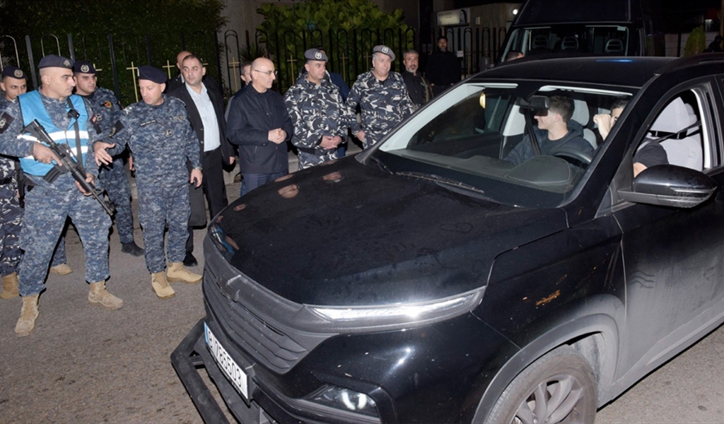 الوزير الحجار واللواء عبدالله خلال الاشراف على اطلاق الدوريات