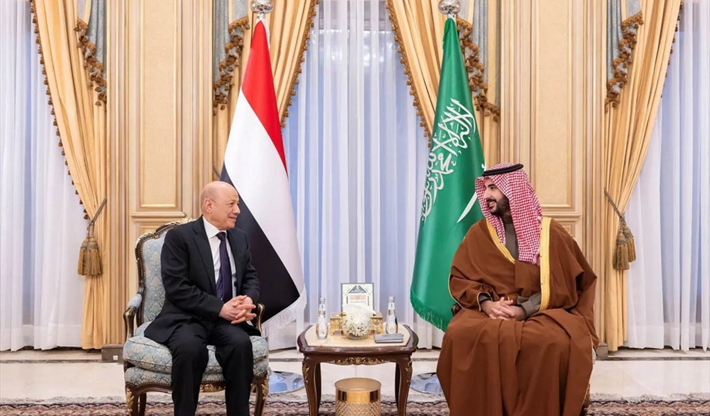 خالد بن سلمان مستقبلاً العليمي