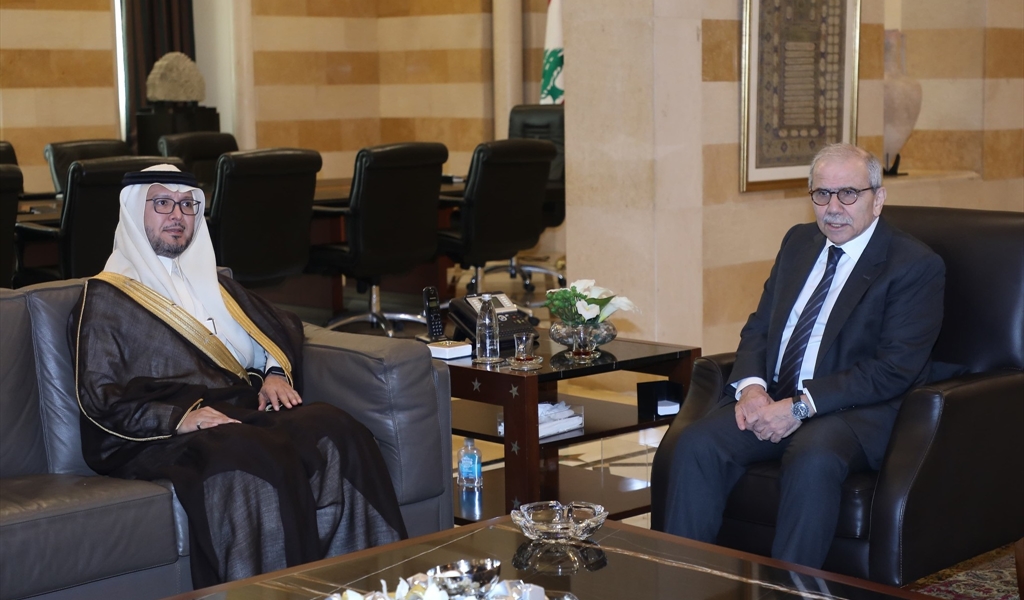 الرئيس سلام مجتمعاً مع السفير السعودي