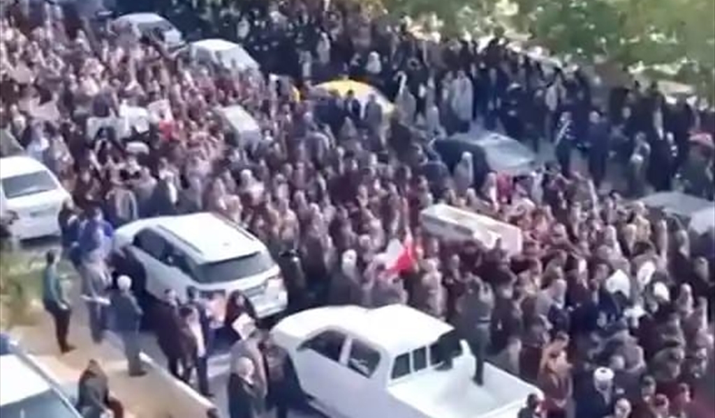 تظاهرة ضخمة في شوارع ايران