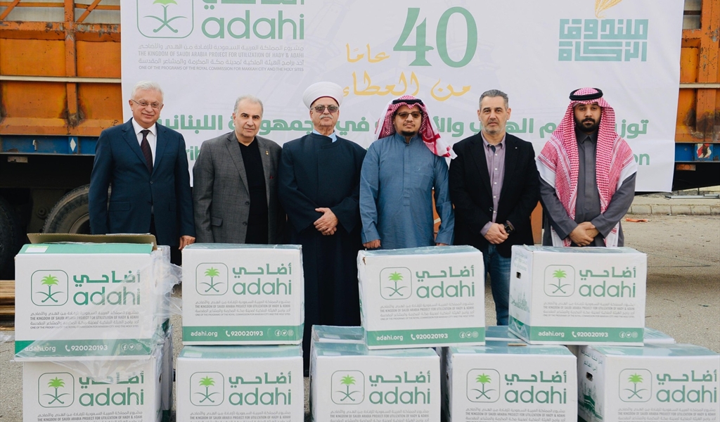 المحمادي والصفح والشيخ كبي والطبش ولاوند خلال توزيع الأضاحي