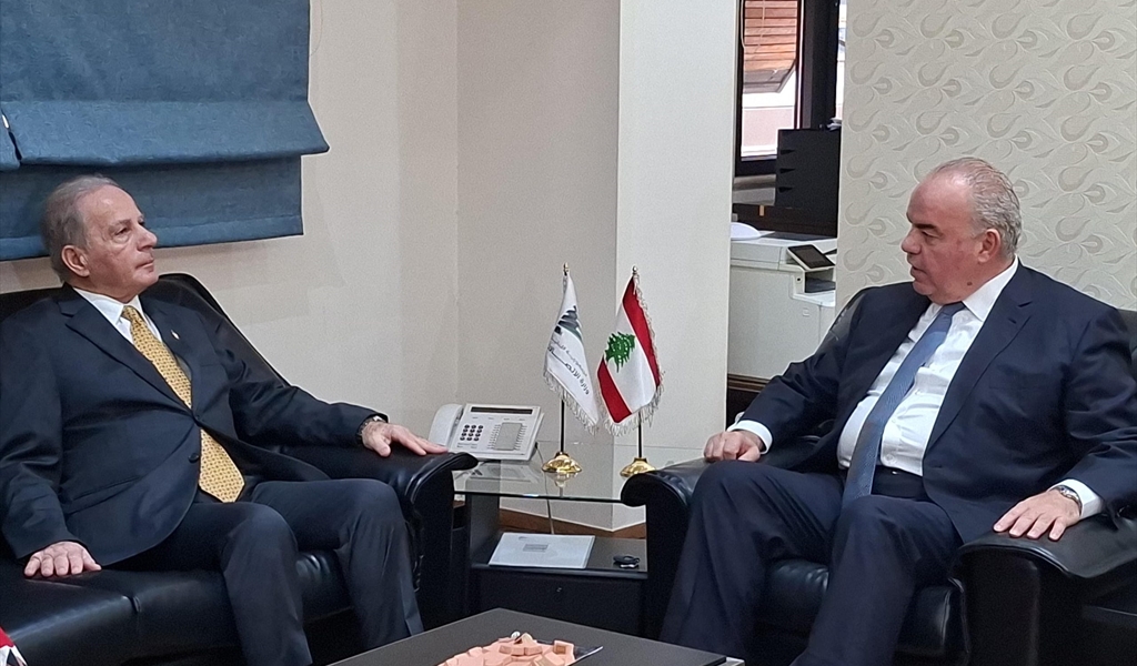 وزير الاتصالات مستقبلاً السفير عيسى