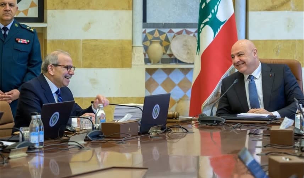 الرئيسان عون وسلام خلال جلسة مجلس الوزراء المطوَّلة في بعبدا أمس