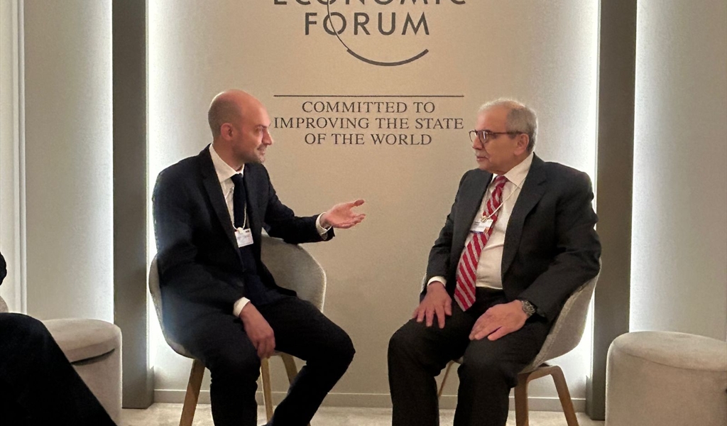 الرئيس سلام مجتمعاً مع وزير الخارجية الفرنسي بارو