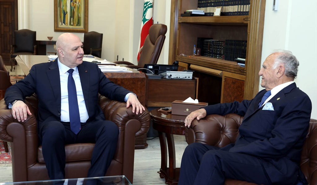 الرئيس عون مجتمعاً مع إيلي سالم