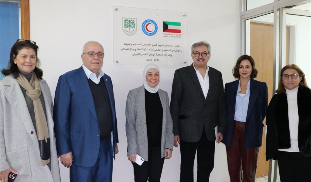 د. سنو مع وفد الهلال الأحمر الكويتي في مستشفى المقاصد