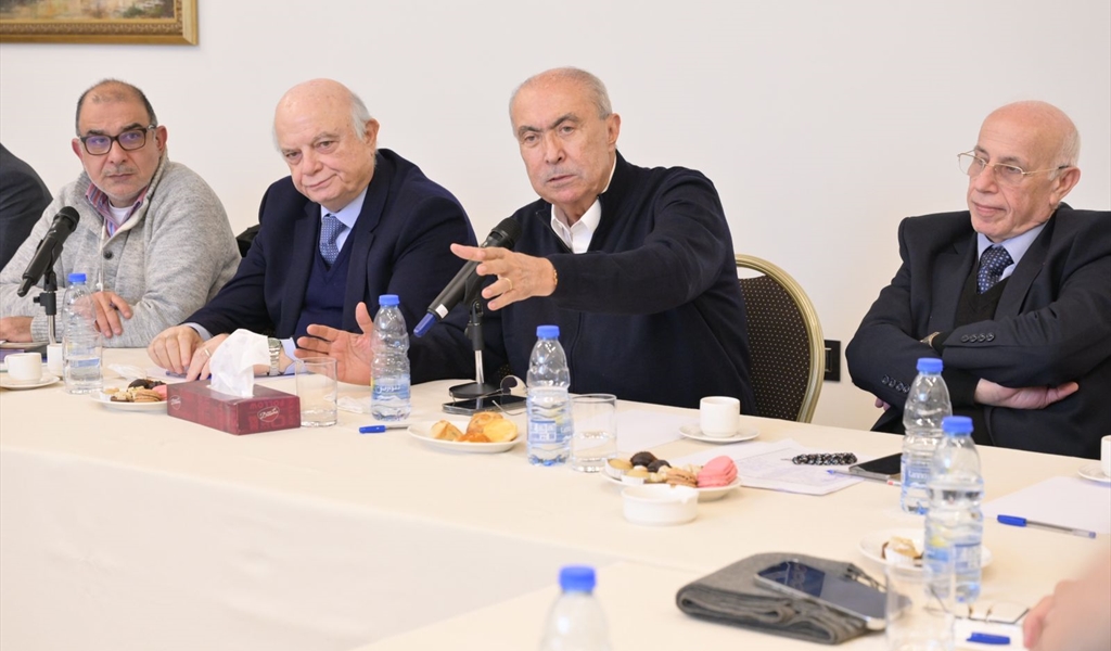 النائب مخزومي متوسطاً الزميل سلام وشربجي والقيسي