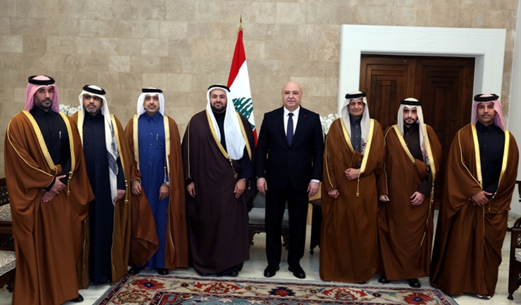 الرئيس عون يتوسط الوزير الخليفي والوفد القطري