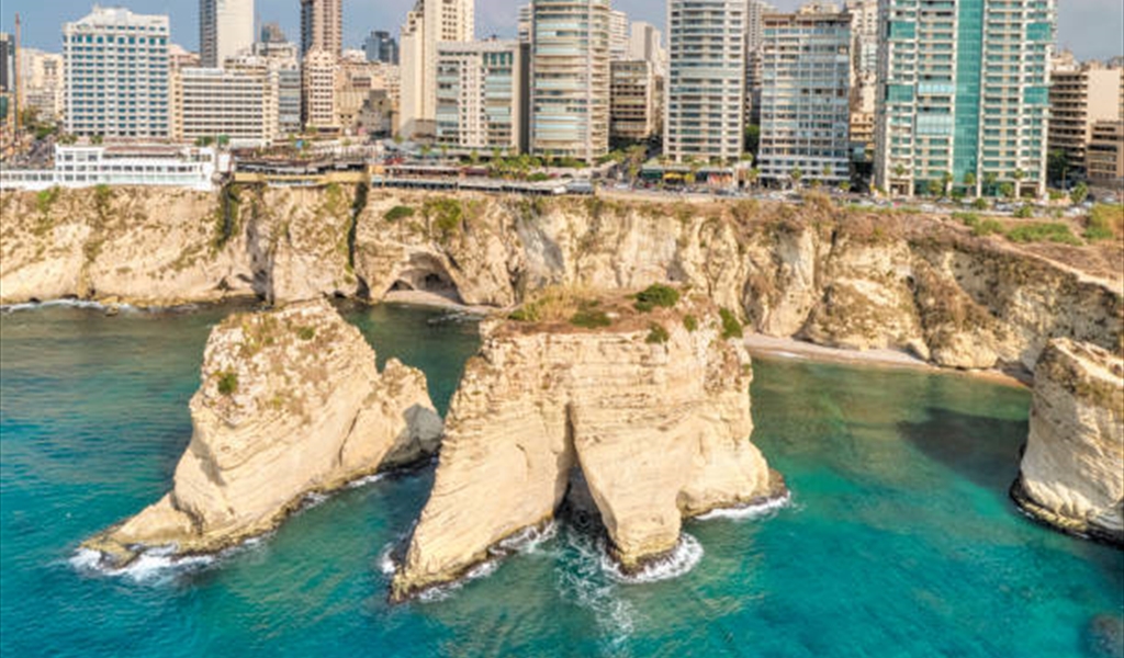 لبنان أكبر مصنع للفرح.. واللبناني عاشق يختصر التاريخ!