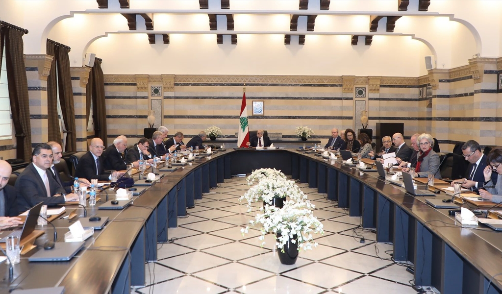 الرئيس سلام مترئساً جلسة مجلس الوزراء في السراي (محمود يوسف)