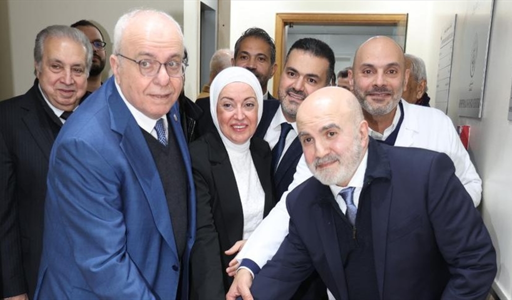 د. سنو ود. مكوك خلال افتتاح القسم