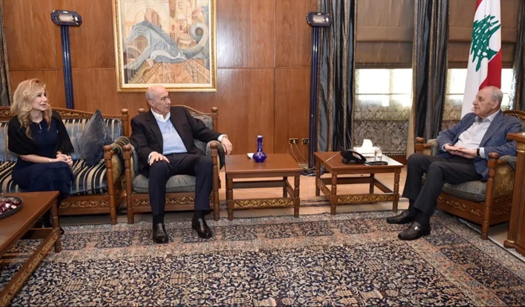 الرئيس بري مستقبلاً النائب مخزومي (حسن إبراهيم)