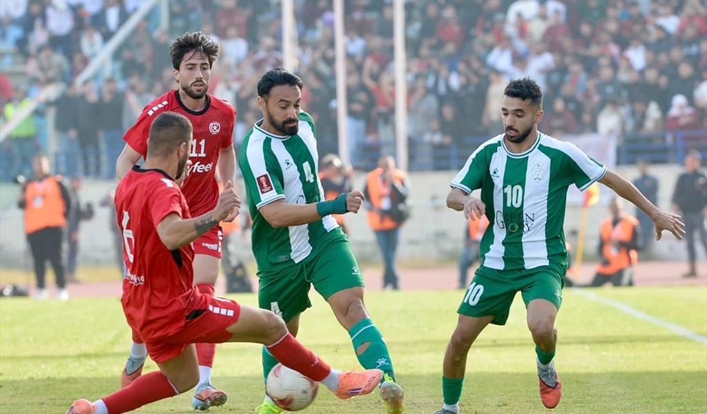 الانصار يحتفظ بصدارة الدوري الكروي بتعادله سلبياً مع النجمة بحضور جماهيري كبير..