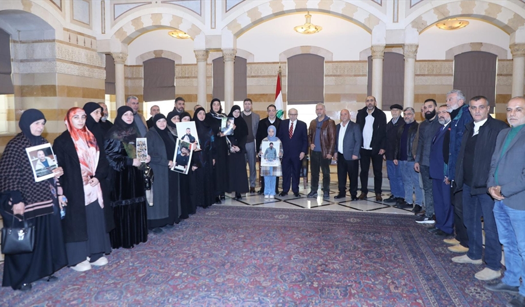 "لجنة أهالي الأسرى" زارت سلام.. الحاج حسن: كان متفهماً ومتبنياً للأفكار التي قدمناها